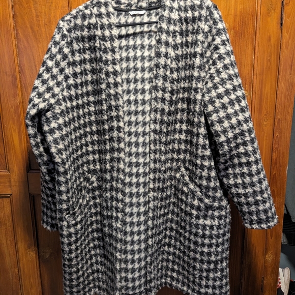 Textured Coatigan with Pockets, Black and White - Picture 7 of 8